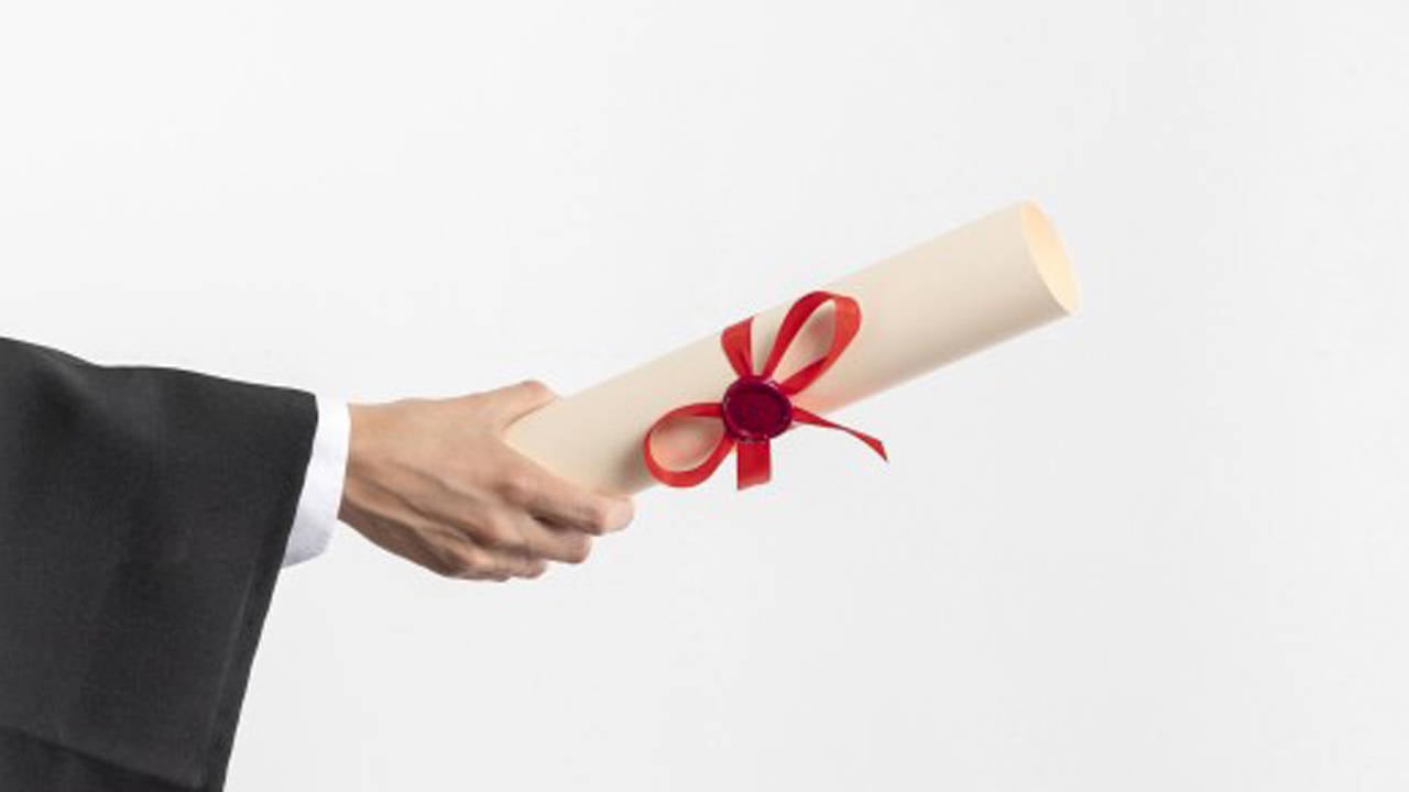 Almanya’da çalışmak için diploma denkliği nasıl alınır? Almanya’da çalışmak için Türkiye’den gidenler, diplomalarını ZAB ve ANABIN sistemi üzerinden tanıtarak resmi denkliğe ulaşabiliyor.