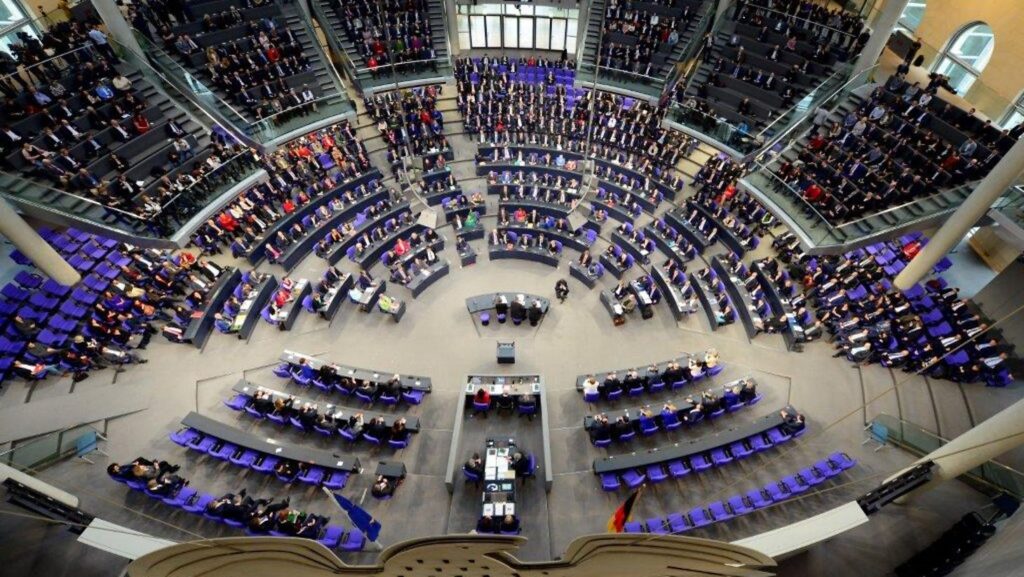 Bundestag 2025 kültür ve medya bütçesini onayladı — %2 artış Bundestag