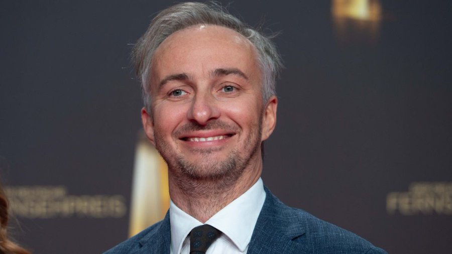 Rapçi Chefket ve Ebow’un konserleri anti-semitizm iddiasıyla iptal ettirildi Jan Böhmermann