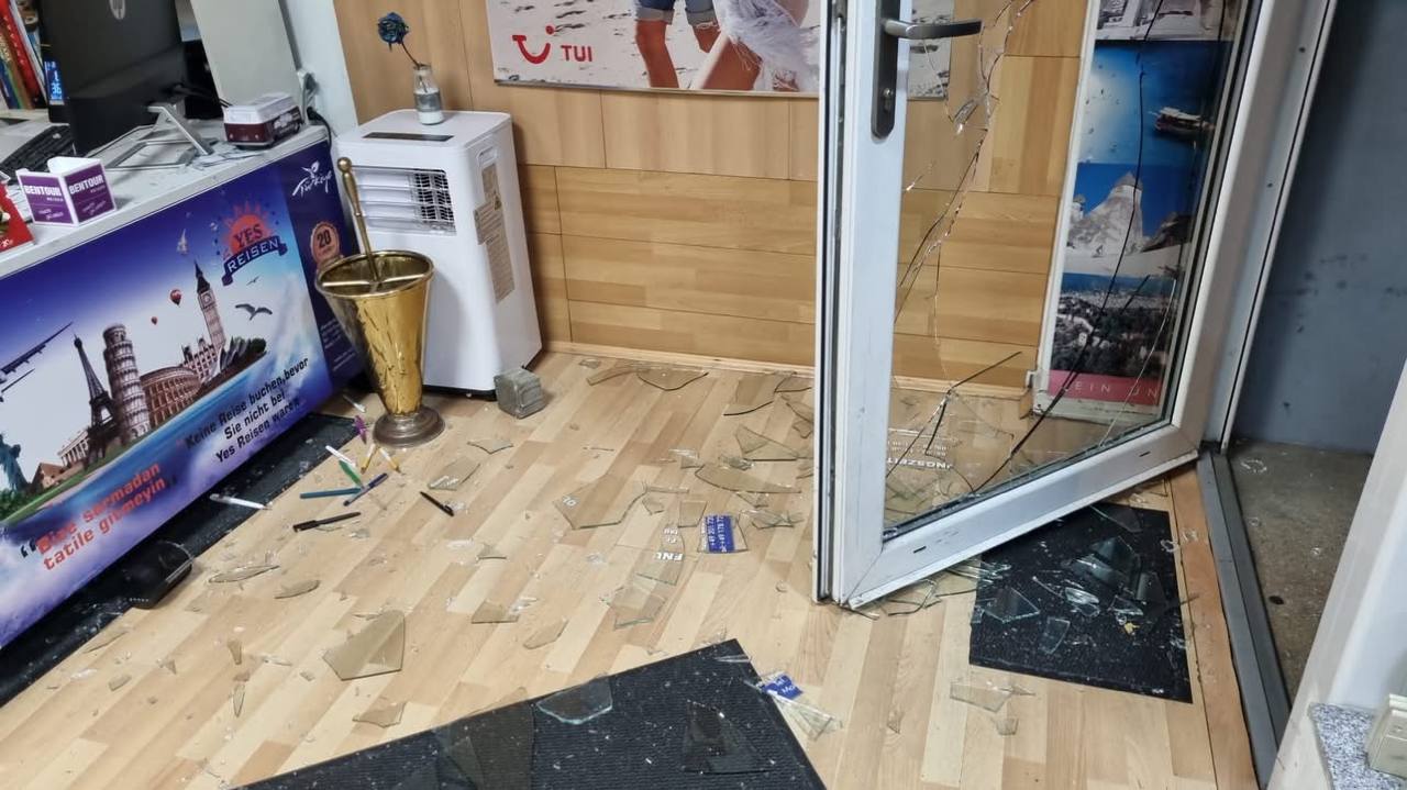 Kırılan sadece camlar değil!