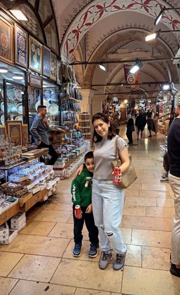 İSTANBUL - İstanbul’un Fatih ilçesinde bir otelde hayatını kaybeden Böcek ailesine ilişkin davanın ilk duruşması İstanbul 30. Ağır Ceza Mahkemesi’nde görüldü. Duruşmada 5’i tutuklu toplam 6 sanık hakim karşısına çıktı.