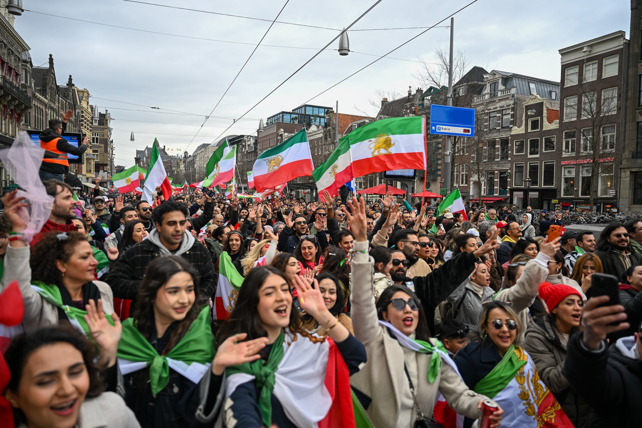 Almanya, Fransa ve İngiltere'den İran'a karşı ortak bildiri Amsterdam’da İran’a yönelik İsrail-ABD saldırısı sonrası protesto