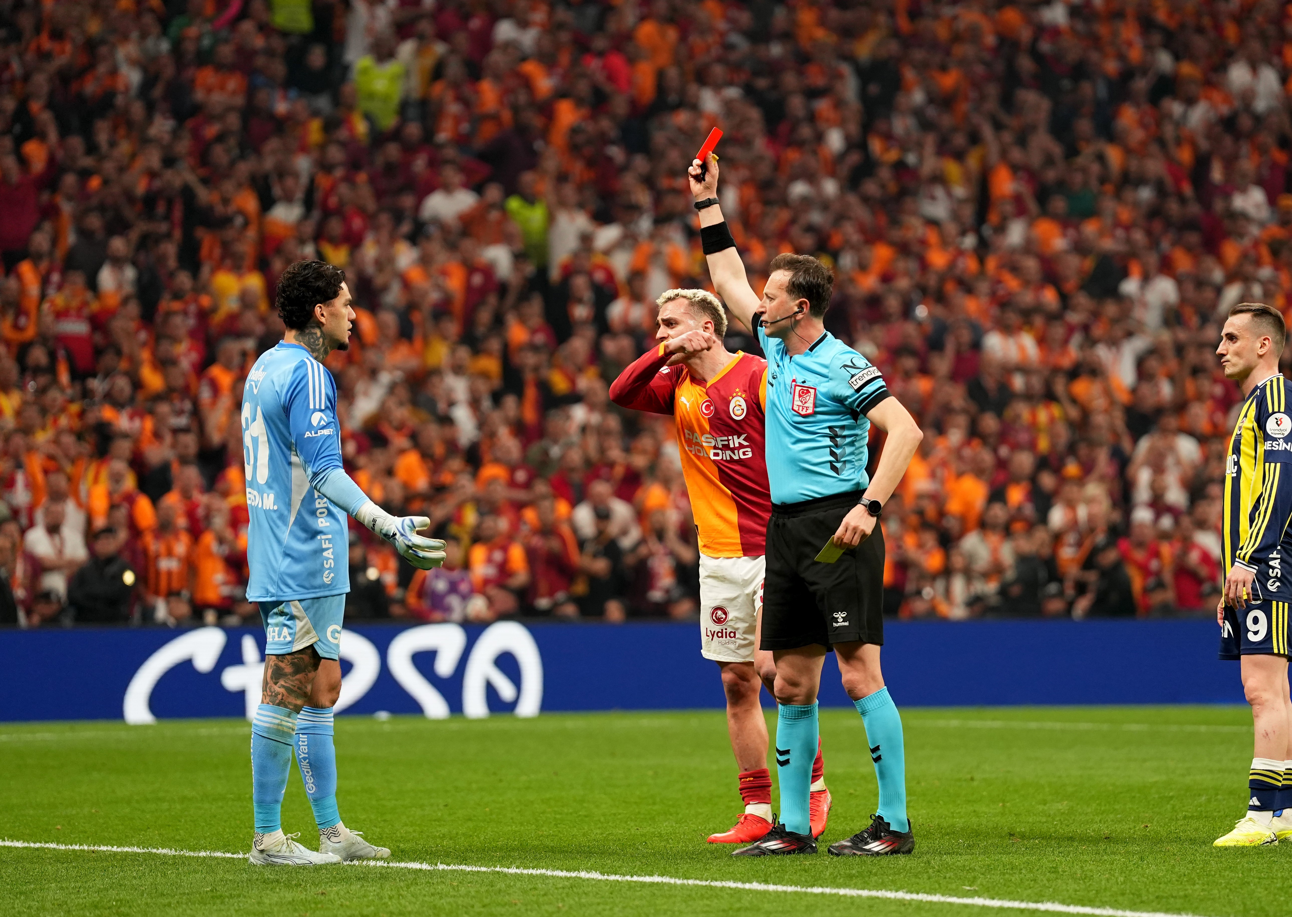 Ederson kırmızı