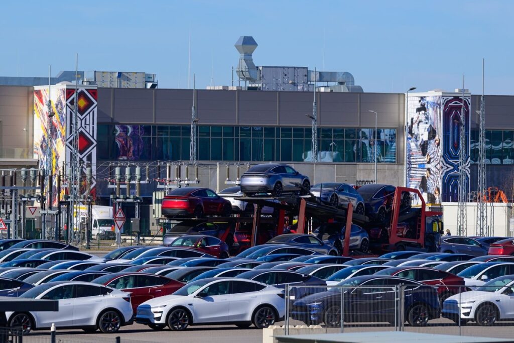 Tesla Berlin’de üretimi artırıyor: Grünheide'de 1.000 yeni çalışan işe alınacak Grünheide Tesla