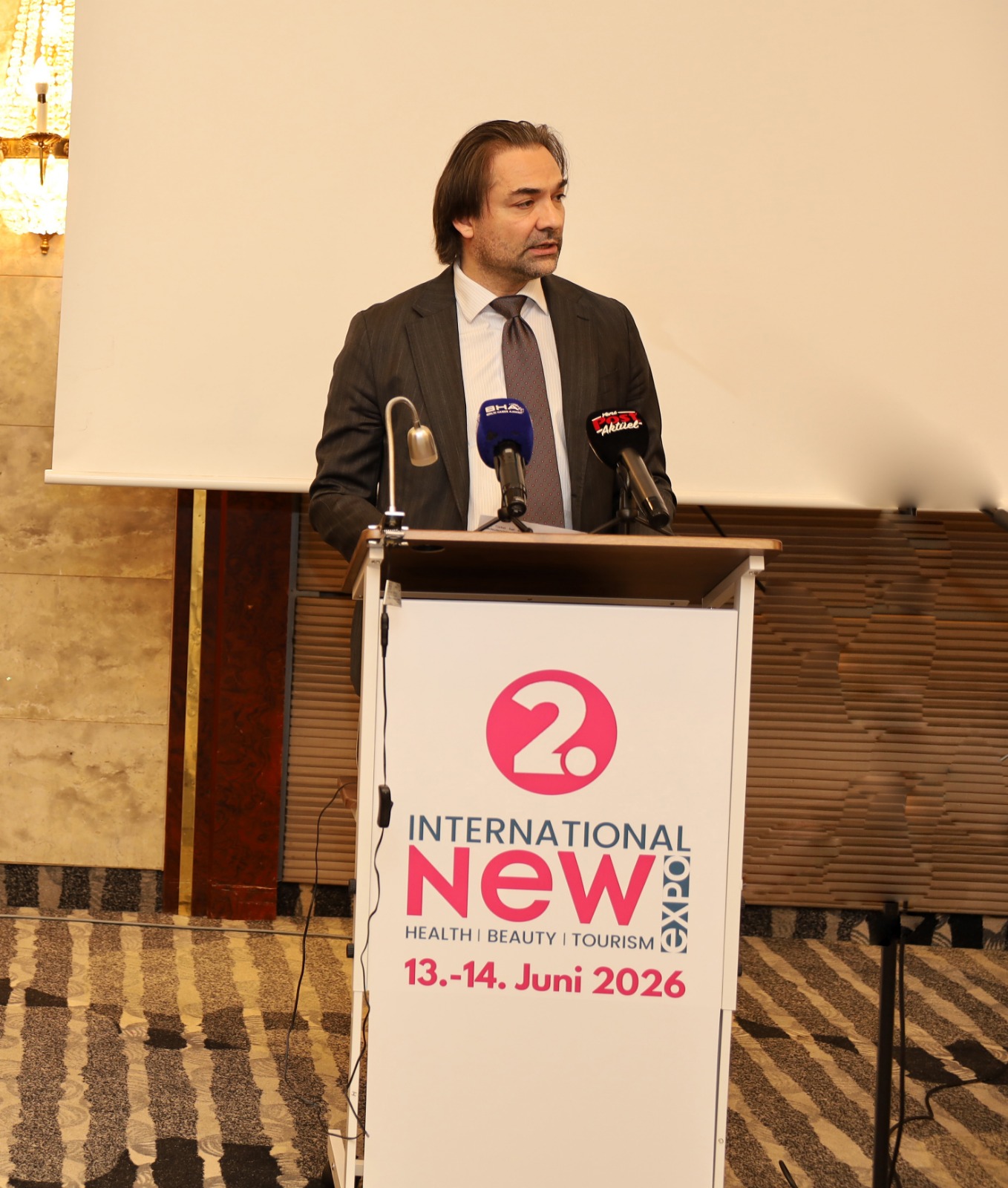 Uluslararası New Health & Beauty Expo 2026, Almanya ve Türkiye'den üst düzey katılımla Köln'de yapıldı; fuarda sağlık turizminin geleceği ve göçmen iş insanlarının ekonomideki rolü masaya yatırıldı.