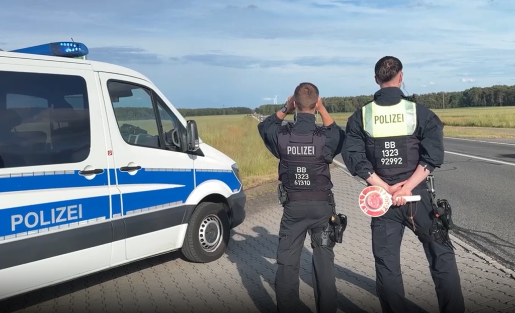 Brandenburg'da artan hayvan hırsızlıkları üzerine polis denetimleri sıkılaştırdı. Son haftalarda yüzlerce sığırın çalınması bölgedeki üreticileri tedirgin ediyor.
