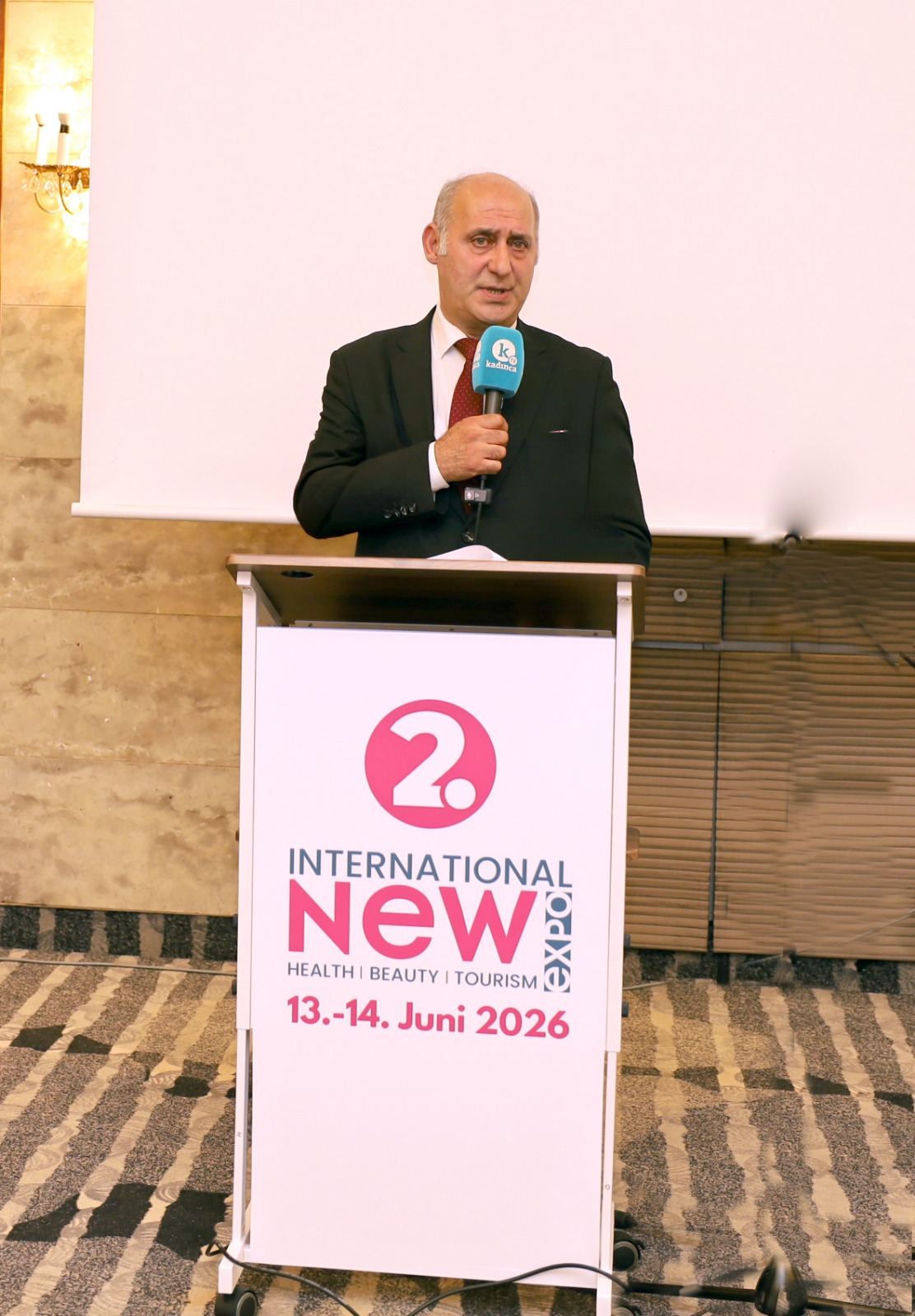 Uluslararası New Health & Beauty Expo 2026, Almanya ve Türkiye'den üst düzey katılımla Köln'de yapıldı; fuarda sağlık turizminin geleceği ve göçmen iş insanlarının ekonomideki rolü masaya yatırıldı.