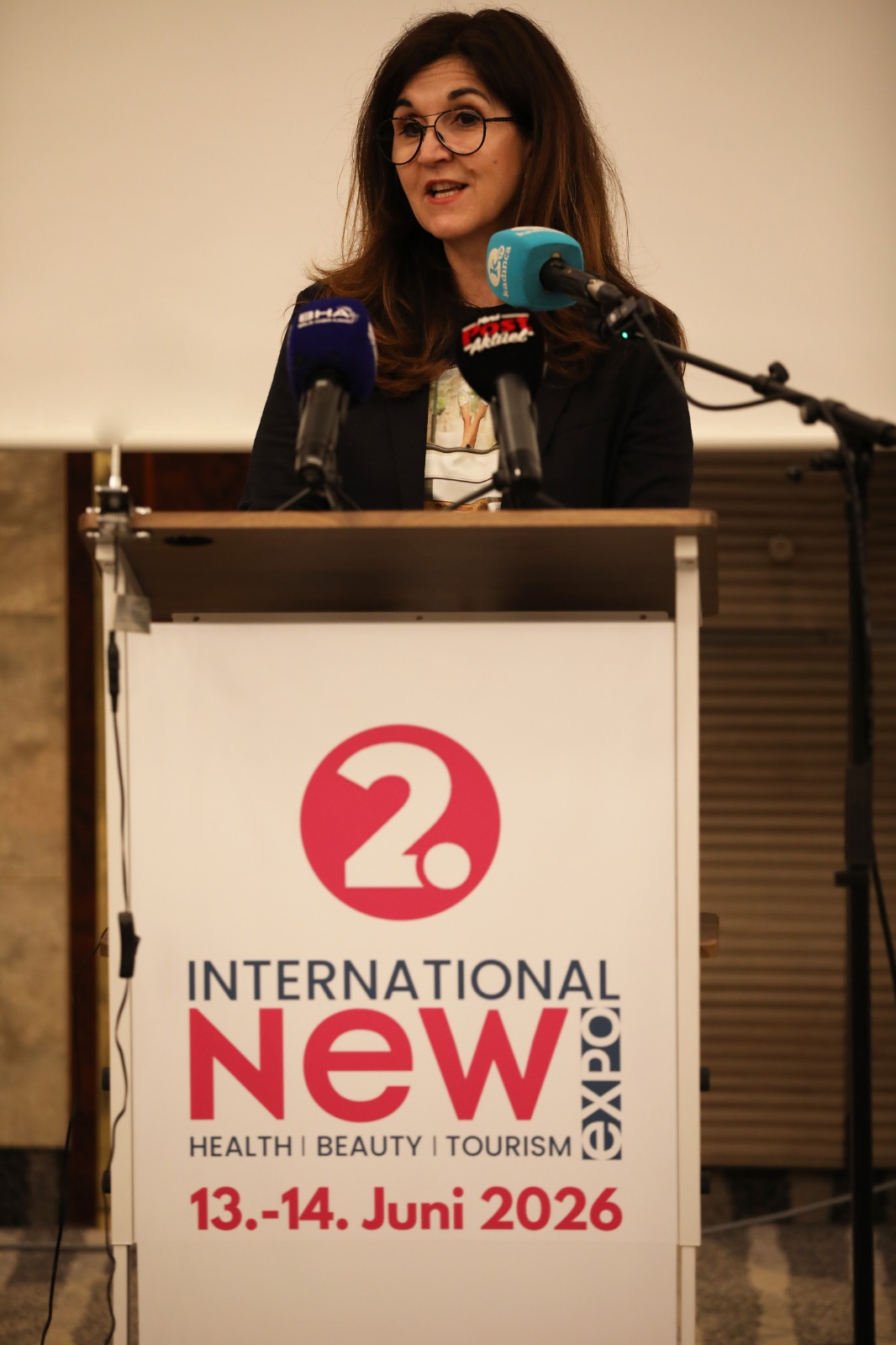 Uluslararası New Health & Beauty Expo 2026, Almanya ve Türkiye'den üst düzey katılımla Köln'de yapıldı; fuarda sağlık turizminin geleceği ve göçmen iş insanlarının ekonomideki rolü masaya yatırıldı.