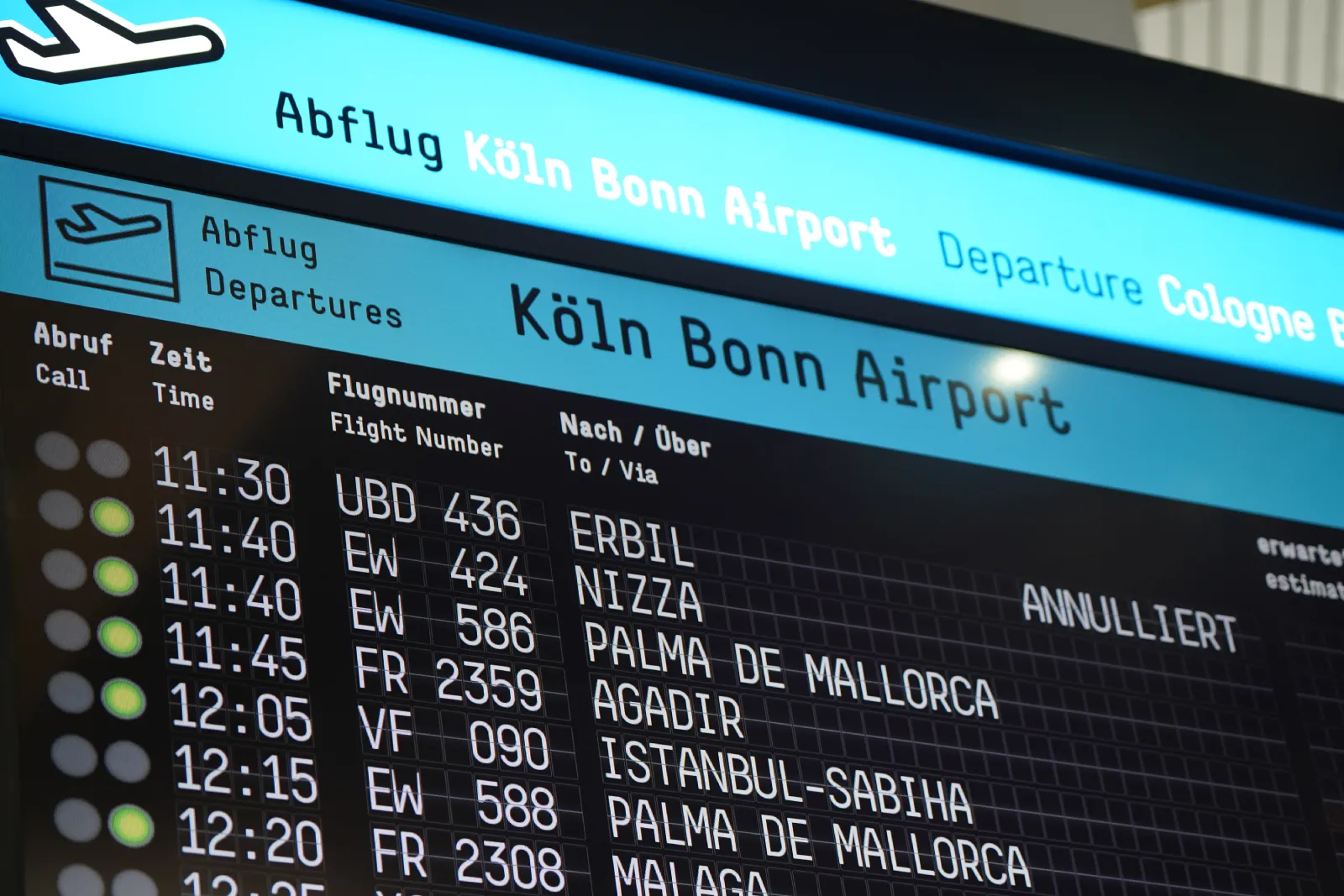 Temmuz'da yürürlüğe giren yeni düzenlemeler Hava limanı uçuş ekranı Köln